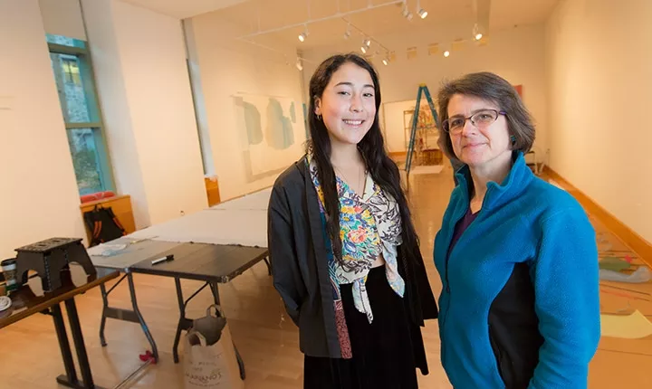 Tess Wei ’17 and Andrea Packard '85 in the List Gallery